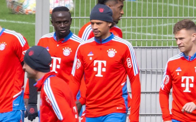 Đấm Sane, Sadio Mane bị Bayern treo giò
