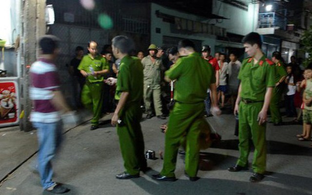 Sát hại hàng xóm vì lôi kéo vợ mình đi ăn chơi, hát hò