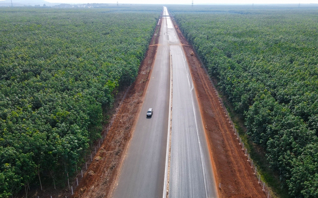 Toàn cảnh cao tốc dài 99 km giúp đi từ TP.HCM đến Phan Thiết trong 2 giờ