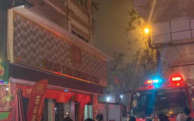 Cháy tại ngôi nhà kinh doanh vàng bạc trên phố Hoàng Cầu