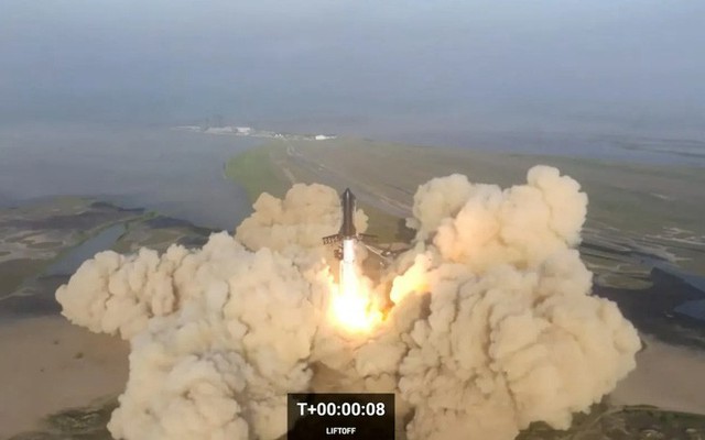 Tên lửa SpaceX nổ tan tành