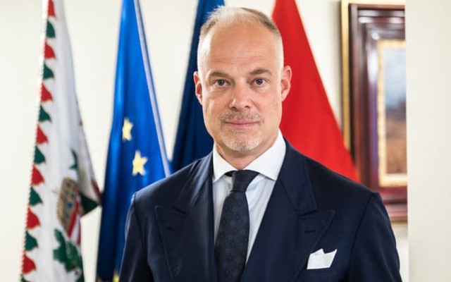 Bộ trưởng Quốc phòng Hungary kêu gọi thận trọng mở rộng NATO