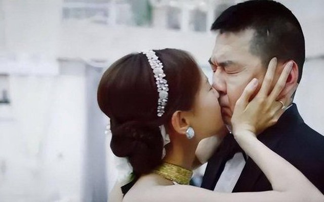 Những cặp 'trâu già gặm cỏ non' gây ám ảnh trong phim Trung Quốc: Đôi cuối lệch nhau 33 tuổi chẳng khác gì bố con