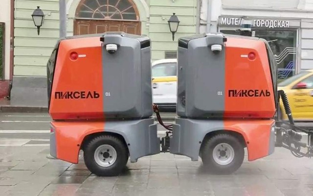 Xem robot làm sạch đường phố đầu tiên ở Moscow
