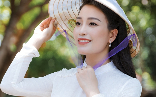 Sao Mai Huyền Trang ra MV "Nghĩ về Bác"