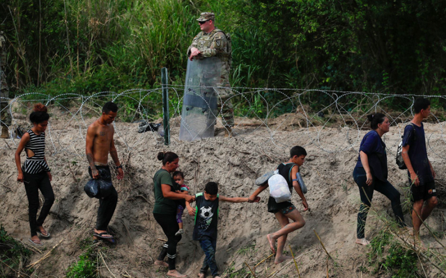 Người Việt mắc kẹt cả tuần ở biên giới Mexico để chờ vào Mỹ