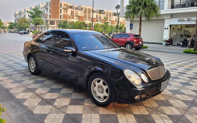 Từng thuộc dòng Mercedes đắt nhất Việt Nam nhưng chiếc xe này giờ chỉ bằng giá 2 chiếc SH, người bán cam kết 'keo chỉ nguyên bản', nội thất đã thay đổi kết cấu