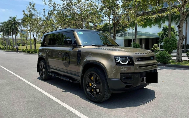 Land Rover Defender độ hàng ghế sau sang như S-Class, chủ xe rao bán rẻ hơn giá thị trường khoảng 600 triệu đồng