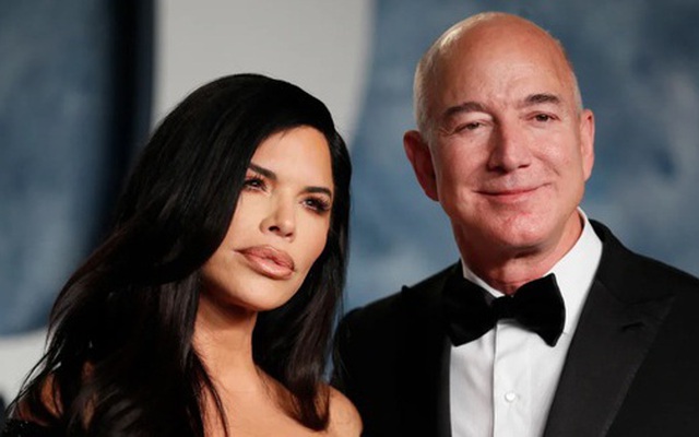 Tỷ phú Jeff Bezos đính hôn với bạn gái: Bữa tiệc diễn ra trên du thuyền 500 triệu USD, nhẫn kim cương có giá khoảng 2,5 triệu USD