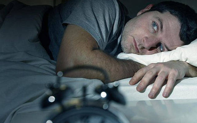 Chuyên gia nói gì về việc thức dậy trước chuông báo thức?