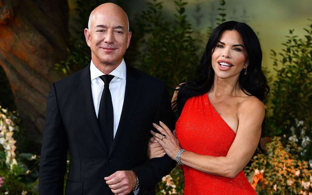 Tại sao tỷ phú Jeff Bezos lại yêu Sanchez đến vậy?