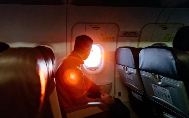 Chọn ghế trên máy bay, đừng chọn chỗ ngồi cạnh cửa sổ: Vị trí an toàn nhất trong trường hợp máy bay gặp tai nạn hóa ra là ở đây!