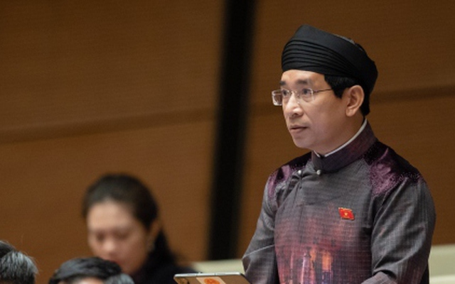 ĐBQH Nguyễn Văn Cảnh đề xuất cho phép đại biểu nam mặc áo dài ngũ thân tại các phiên họp