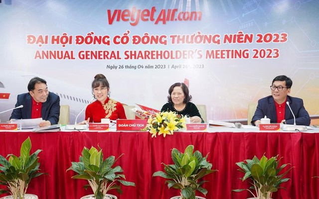 Chủ tịch Nguyễn Thị Phương Thảo giải thích về thu nhập bán tàu bay: Vietjet mua sỉ, bán theo giá thị trường, thu tiền thật, không phải "game tài chính"