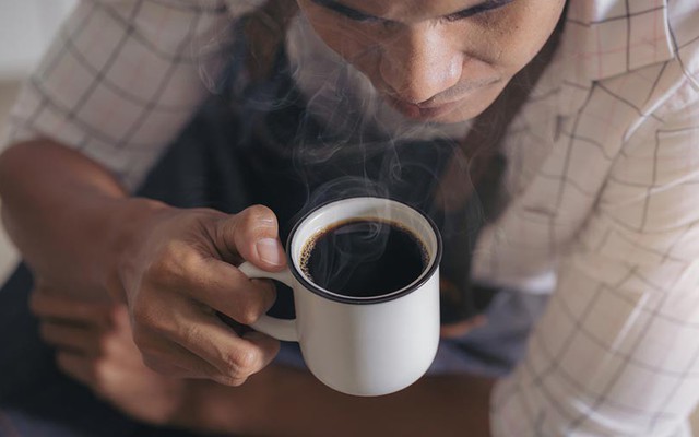 Cà phê làm tim đập nhanh bất thường, liệu uống nhiều loại nước này có gây hại cho tim?