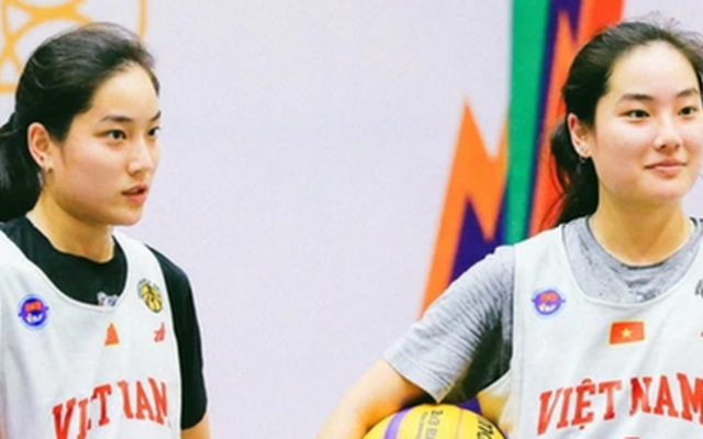 Cặp song sinh vừa cùng đội tuyển Việt Nam giành HCV bóng rổ: Đi du đấu thường xuyên nhưng vẫn học cực đỉnh, được trường vinh danh như này