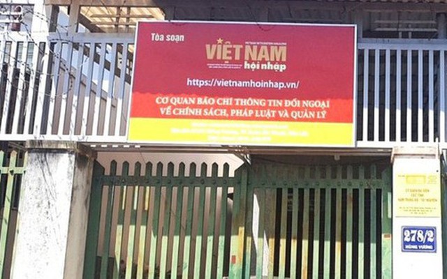 Một Phó Văn phòng đại diện tạp chí bị yêu cầu đình chỉ chức vụ