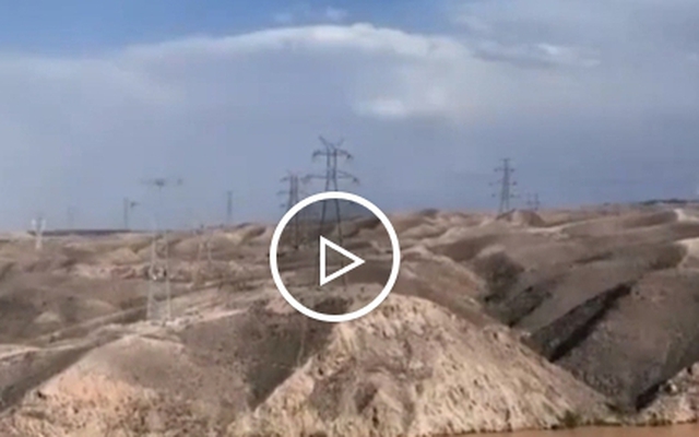 Dự án truyền điện siêu cao áp dài 1634 km trên sa mạc Trung Quốc