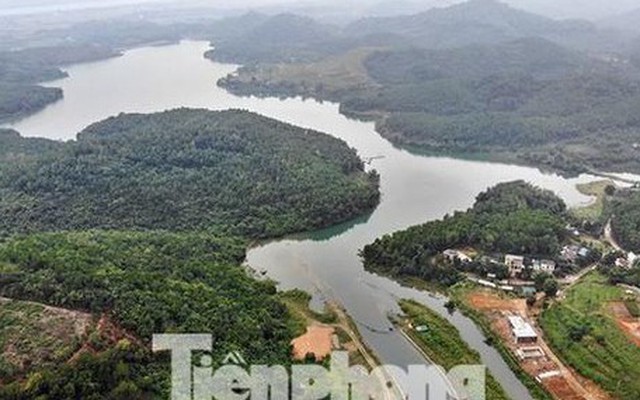 Nước sông Đà xuống thấp, nguồn cung nước sạch Thủ đô có bị đe doạ?