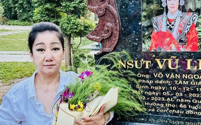 Sao Việt 17/6: Thanh Thanh Tâm từ Mỹ về viếng mộ 'người tình sân khấu' Vũ Linh