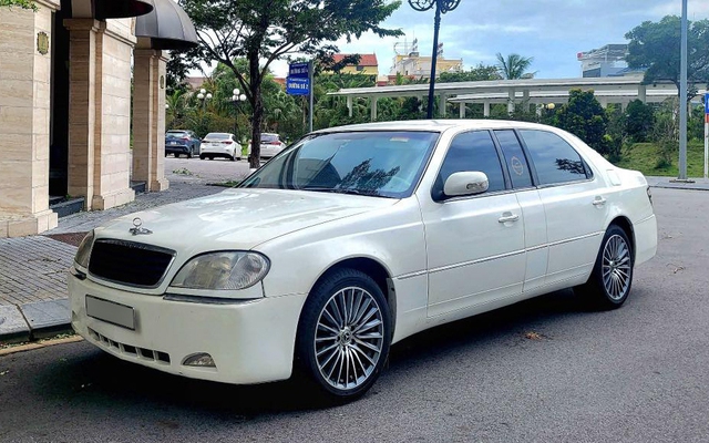 Bán limousine Hàn Quốc hàng hiếm giá 550 triệu, người bán chia sẻ: ‘Tặng thêm 1 xe để thay phụ tùng’