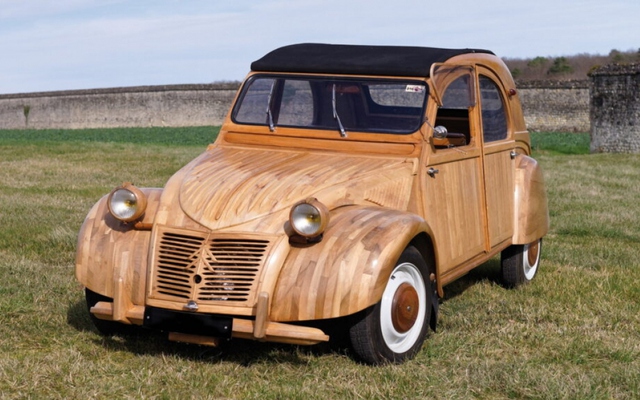 Ảnh chi tiết Citroen 2CV làm hoàn toàn bằng gỗ có giá 225.000 USD