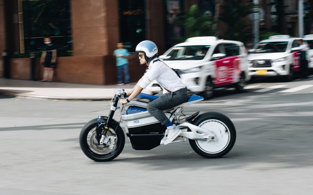 "Trình làng" xe máy điện Việt Nam đầy pin đi 300km, mạnh ngang một mẫu xe tay ga quen mặt