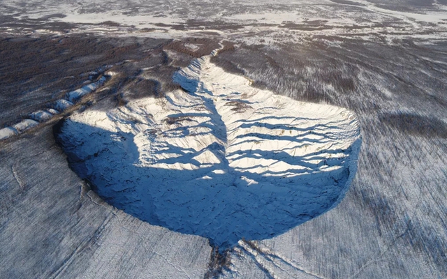 "Cổng vào thế giới ngầm" tại Siberia đang tiết lộ những bí mật 650.000 năm tuổi