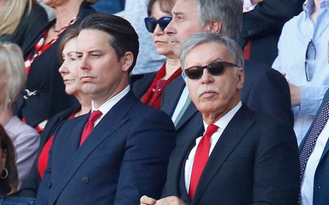 Khi ông chủ “ẩn mình” của Arsenal đã lộ diện
