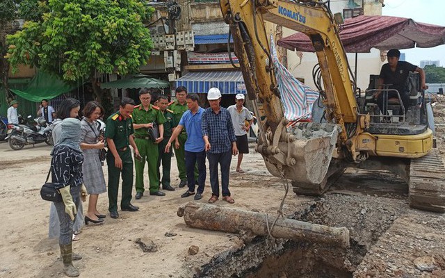 Phát hiện khẩu súng thần công dài gần 2 m thời triều Nguyễn