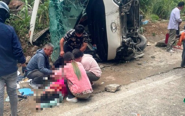 Tai nạn nghiêm trọng trên đèo Khánh Lê, 3 du khách nước ngoài tử vong