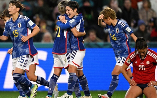 Tuyển Nhật Bản phô diễn sức mạnh, coi như sớm đoạt vé đi tiếp ở World Cup