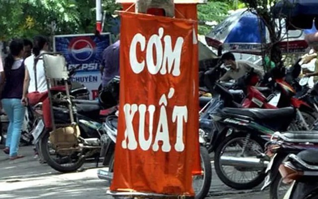 'Cơm suất' chứ không phải 'cơm xuất'