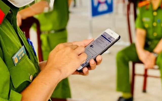 Công an có được kiểm tra điện thoại của người dân?