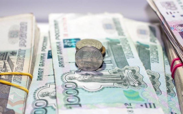 Đồng rúp mất giá và Nga có phải bán ngoại tệ?