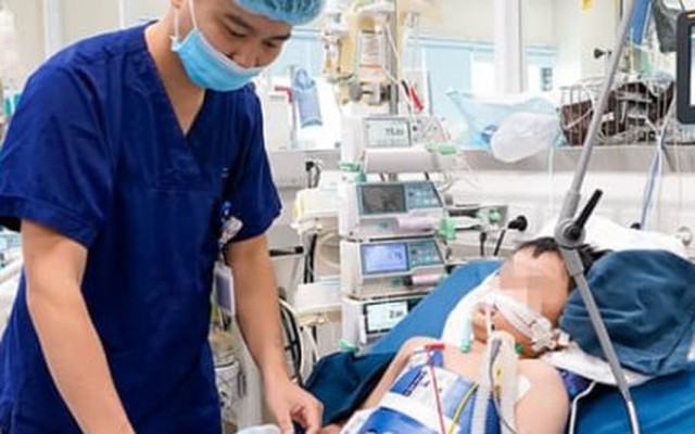 Bé trai tử vong tại bể bơi ở resort khi đi du lịch cùng gia đình