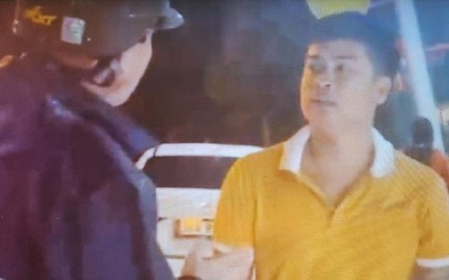 Bị nhắc nhở, người đàn ông dùng dùi cui điện tấn công lực lượng an ninh sân bay