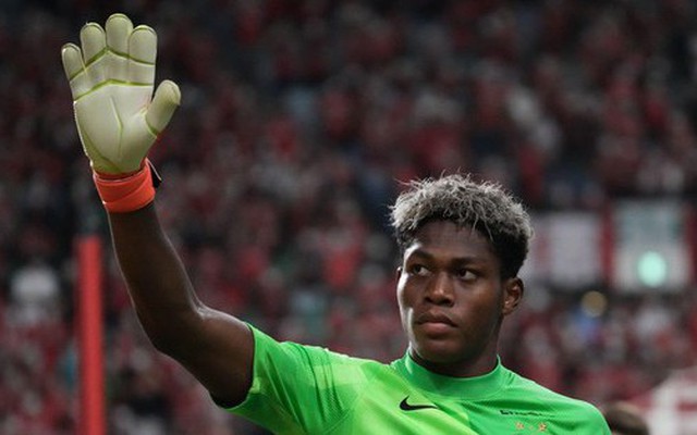 MU bất ngờ chiêu mộ thủ môn trẻ Nhật Bản