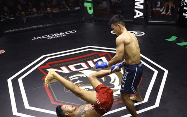 Trần Ngọc Lượng đánh bại đệ tử Johnny Trí Nguyễn trên sàn MMA Lion Championship 07