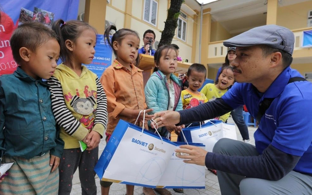 Chứng khoán Bảo Việt: Nối dài trách nhiệm cộng đồng với chiến dịch “Mang hơi ấm đến vùng cao”