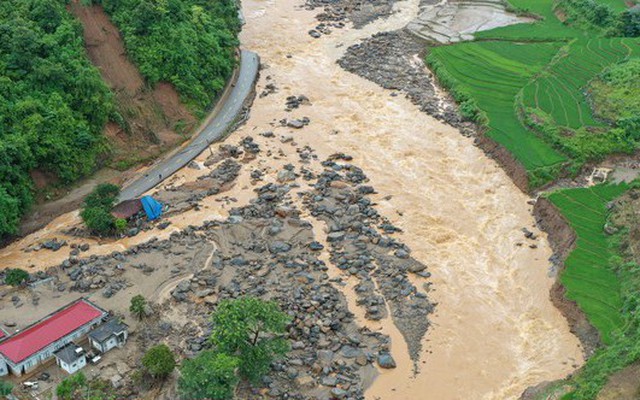 Mù Cang Chải tan hoang sau trận lũ lớn