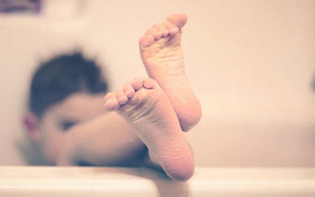 Bắt gặp con trai thủ dâm người mẹ có hành động khiến bác sĩ "chào thua"