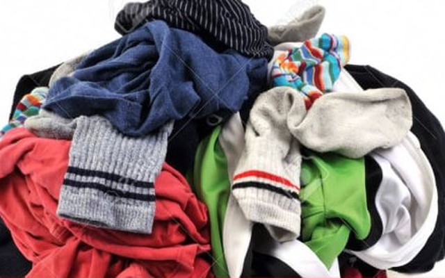 Quần áo bẩn có nên bỏ thẳng vào máy giặt?