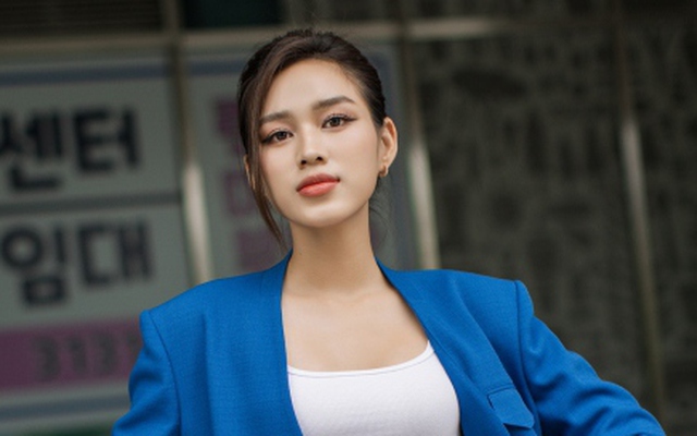 Hoa hậu Đỗ Hà xuống phố Hàn Quốc với phong cách doanh nhân