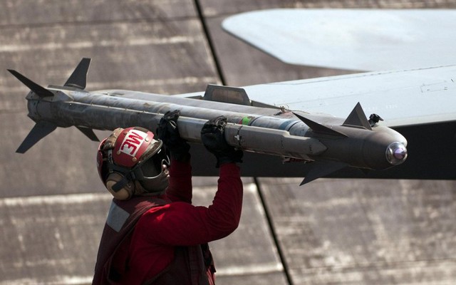 Tên lửa AIM-9 dưới cánh MiG-29: Tại sao sự lạc hậu về công nghệ lại có ích?