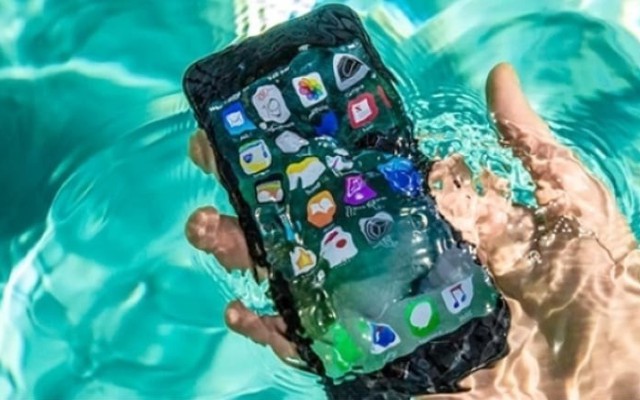 Điện thoại dính nước phải làm thế nào?