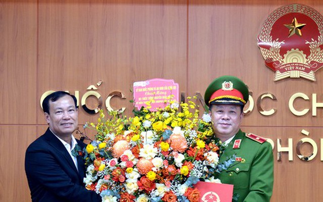 Thiếu tướng Nguyễn Quốc Hùng làm Ủy viên Thường trực Ủy ban Quốc phòng và An ninh