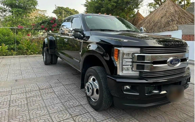 Ford F-350 độc nhất Việt Nam bán lại giá gần 4,7 tỷ: Mạnh 440 mã lực, bánh khủng ngang xe tải, nội thất như SUV hạng sang