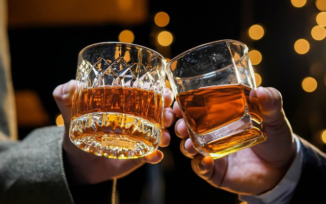 5 điều cần lưu ý khi uống rượu bia ngày Tết để giảm tác hại lên cơ thể và bảo vệ gan