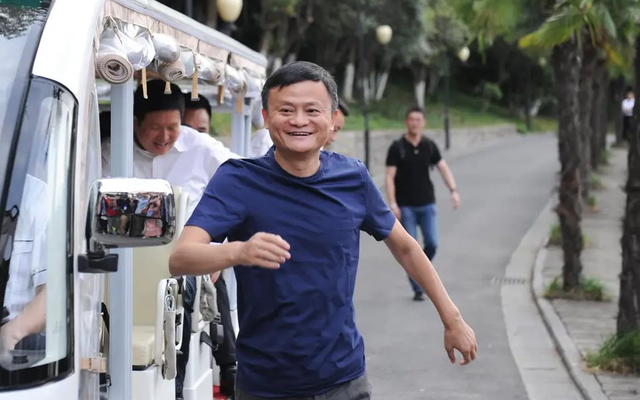Cuộc đời thăng trầm của tỷ phú Jack Ma: Từ giáo viên Tiếng Anh với cuộc sống khốn khó tới tỷ phú công nghệ, nay ‘về ở ẩn’ nhưng hé lộ vẫn tham vọng trở thành ông trùm của 1 lĩnh vực mới